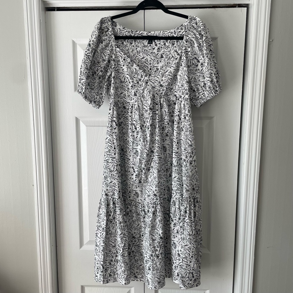 INC International Concepts Black and White Floral Puff Sleeve Midi Dress